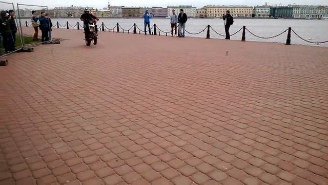Мото шоу на на выставке автомобилей Royal Auto Show EE TEAM смотреть онлайн
