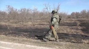 Военнослужащие инженерных подразделений продолжают гуманитарное разминирование Херсонской области.
