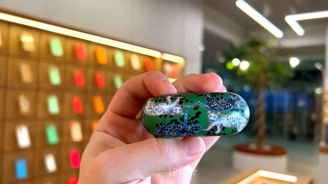 Чехол Richmond & Finch для AirPods Pro (Зелёный) смотреть онлайн