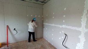 Начинаем шпаклевочные работы, готовим гипсокартон под обои