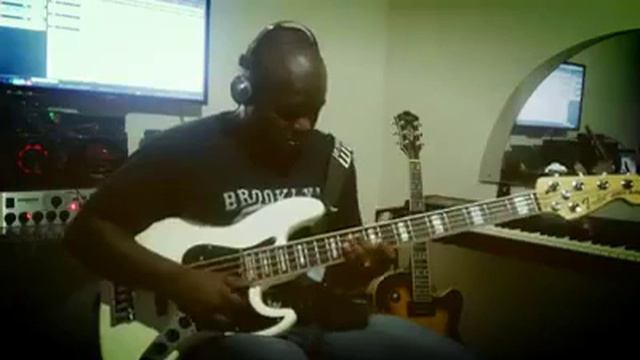Fender American deluxe jazz bass - Kiko Fragoso смотреть онлайн