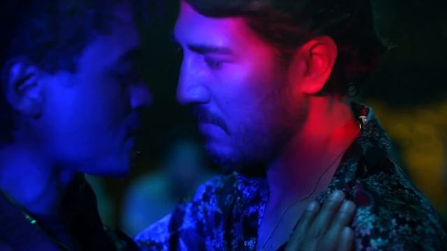 Pacho Herrera Dancing Scene "Dos Gardenias-Angel Canales" HQ Sound Narcos S03E01 смотреть онлайн