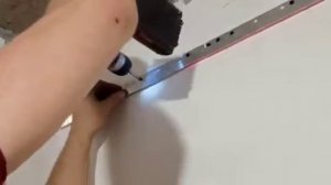 Лайфхак как крепить саморезы в пустой гипсокартон!!!!