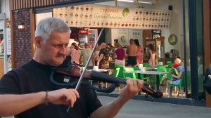 В Геленджике снова играет виртуоз скрипки Артем Реутов