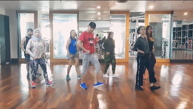 The Git Up (Blanco Brown) - Zumba Routine (ZIN Arief) смотреть онлайн