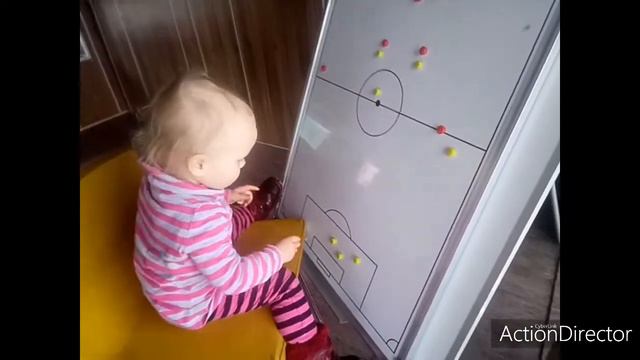 Девочка и зимний футбол. 1 год 7 месяцев смотреть онлайн