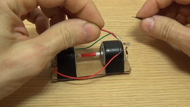Бестопливный генератор из двух электродвигателей смотреть онлайн
