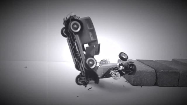 Vintage 1930s Model Car Crash Test - In Super Slow Motion 1000fps смотреть онлайн
