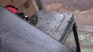 А вы знаете как заточить ножовку  с таким мелким и высоким зубом?