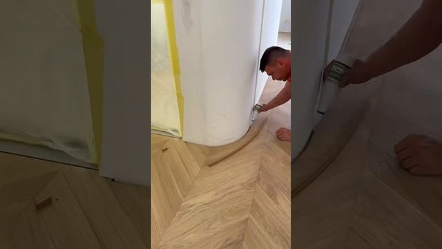 Паркет без плинтуса ? Уложили инженерную французскую елочку и смонтировали пробковый компенсатор ? смотреть онлайн