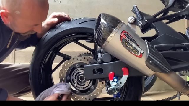 Kerék levétel SUZUKI GSX-S 750 смотреть онлайн