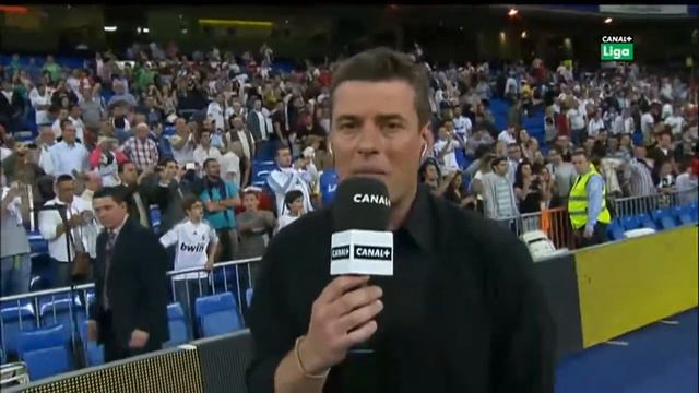 Криштиану дарит футболку болельщику смотреть онлайн