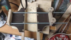 Параллельный упор (направляющая) для ручного фрезера.