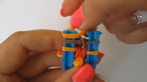 ВИННИ ПУХ из резинок на рогатке. Плетение из резиночек | Winnie the Pooh Rainbow Loom Charm