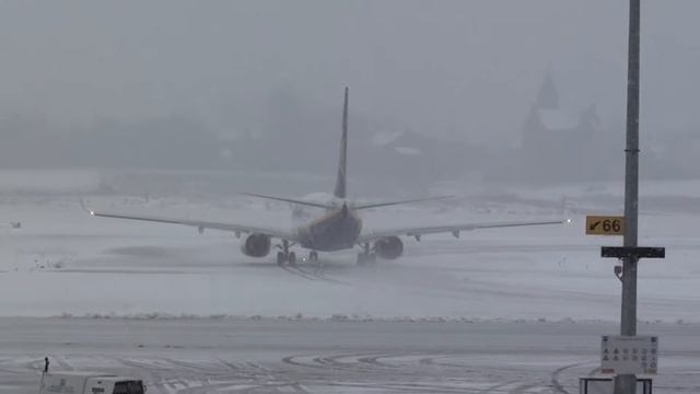 5 DEC 2010 BELGIUM CHARLEROI AIRPORT (BRUSSELS SOUTH) NEIGE SNOW SNEEUW смотреть онлайн