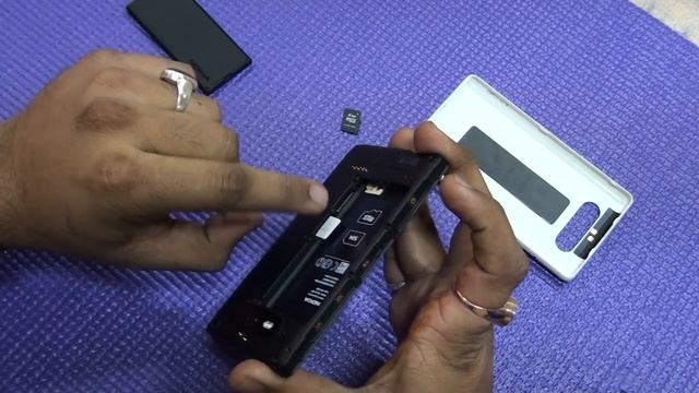 Lumia 820 How To Insert Sim Card And SD Card