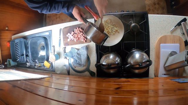 Narrowboat Cooking - What's For Breakfast Mr. Wolf - Corned Beef Hash - S1, EP4 смотреть онлайн