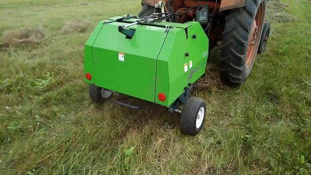 Сенокос 2017 (китайский мини пресс-подборщик) смотреть онлайн