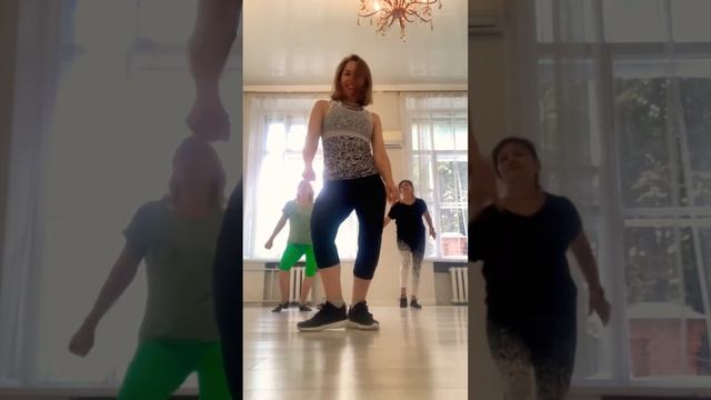 Мастер-класс студии «Танцы 40+» - 3 стиля по 3 движения смотреть онлайн