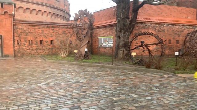 Оборонительное сооружение Башня Дона, каток в центре города.. смотреть онлайн