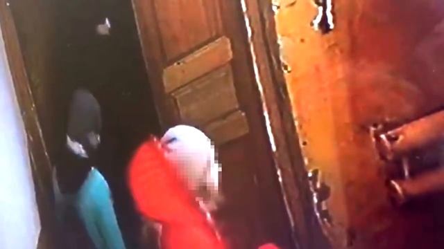 Цыганка ограбила ребенка в подъезде смотреть онлайн
