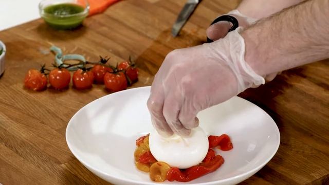 Салат теплыми запеченными овощами и сыром буррата Felicita смотреть онлайн