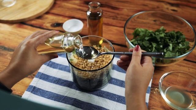 Песто из кинзы /Лучший в мире соус / Соус из кинзы / Соус ПЕСТО / Рецепт соуса / смотреть онлайн