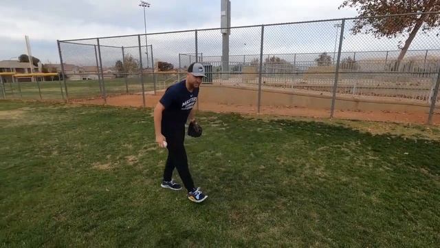 Throw the ball harder! (How to correctly throw long toss) смотреть онлайн