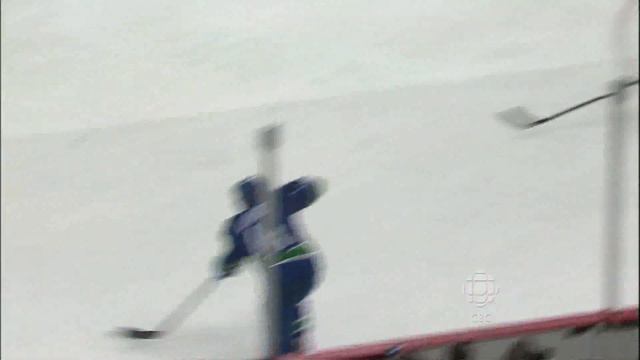 Canucks Vs Flames - Ryan Kesler 4-2 Goal - 04.10.10 - HD смотреть онлайн