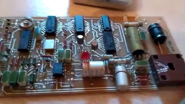 Невзрачные маленькие платы с хорошим содержанием радиодеталей смотреть онлайн