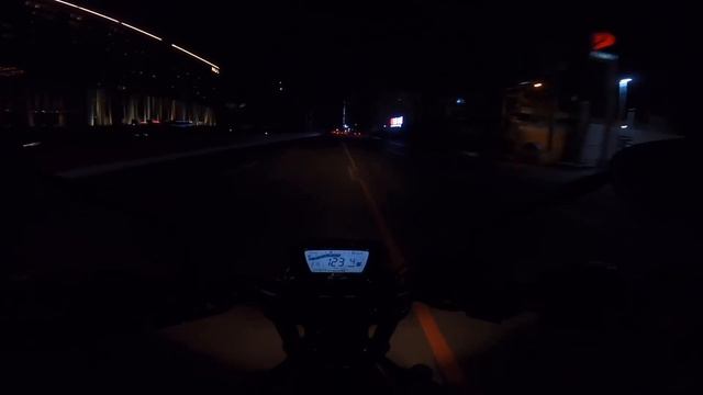 Night run on Suzuki SV650. V-twin Growl! Oppa na-thug life ng tollgate sa Cavitex смотреть онлайн