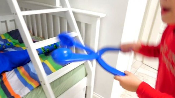 Егорка и Карлос делают вид что Играют в Разбуди дядюшку