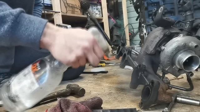Preparing the PD130 to replace the SDI. Crankshaft seal, manifold seals, paint etc... смотреть онлайн