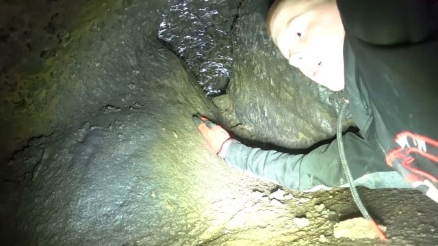 The tightest cave squeeze ever recorded (6x10 inches). смотреть онлайн