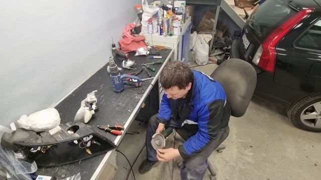 VOLVO V50 замена штатных линз на Hella 3R Blue