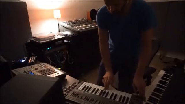 Akai MPC 3000 Roland SH 101 Hardware House Tinkling смотреть онлайн