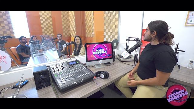 Sesiones Shuffle - Grupo Local Cuatro смотреть онлайн