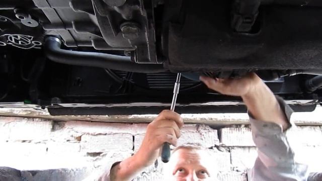 Меняем масло на Skoda Octavia A7 1.6 TDI/Change The Oil To Skoda Octavia A7 1.6 TDI