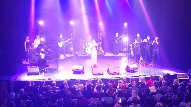 Charlotte Perrelli - Hero (live med David Carbes band) смотреть онлайн