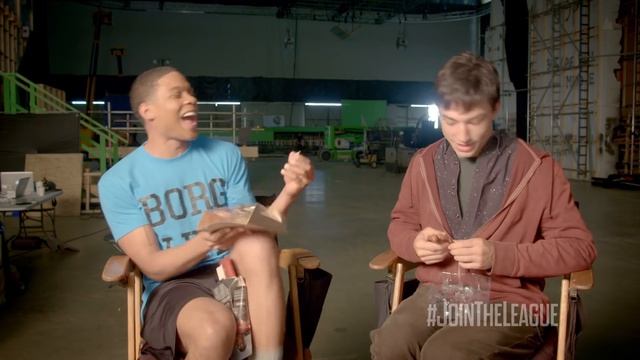 Members of the Justice League Unbox Their Mattel Multiverse Action Figures смотреть онлайн