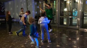 "Двигайся, замри!"