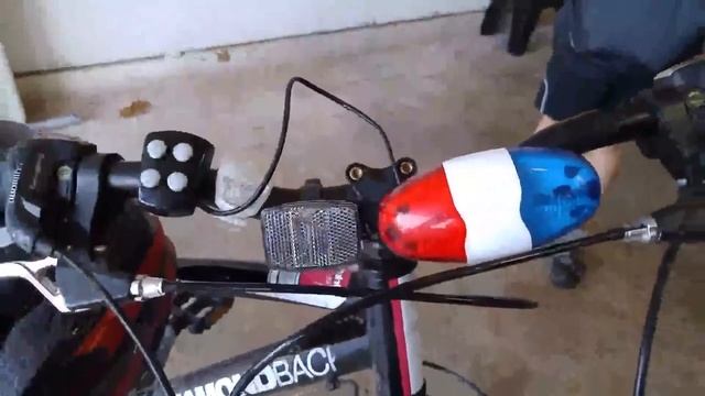 Полицейская сирена гудок для велосипеда со светодиодами Police Car Light Trumpet, 4 сигнала смотреть онлайн