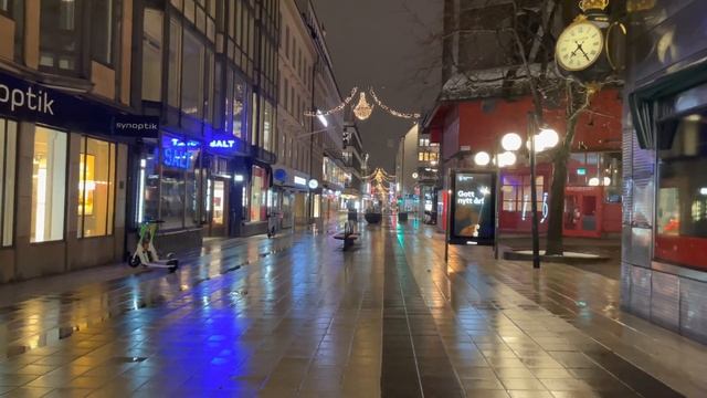 Stockholm Walks:  Popular Streets Before The City Wakes. Västerlånggatan - Drottninggatan.