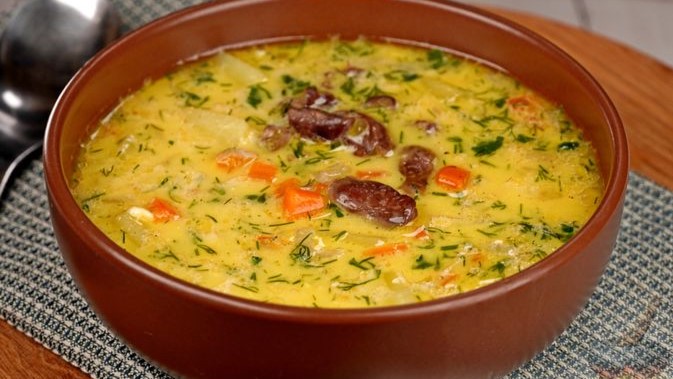 Сердечное блюдо).
СУП С СЕРДЕЧКАМИ И ПЛАВЛЕНЫМ СЫРОМ