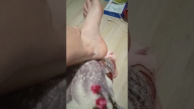 Появились трещины на ступнях(разглядела их, когда уже большими стали😭). смотреть онлайн