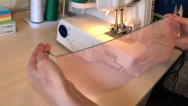 Как обработать край легкой, тонкой ткани на оверлоке? смотреть онлайн