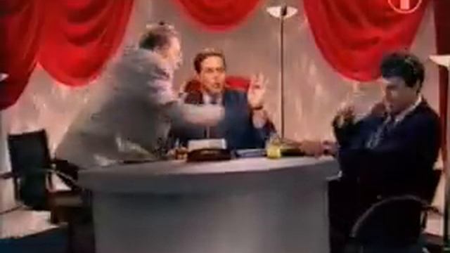 Жириновский обливает Немцова смотреть онлайн