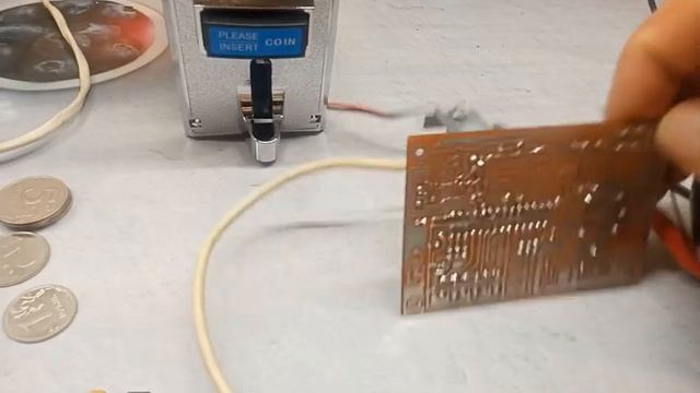 Как шумит стабилизатор 7805. смотреть онлайн