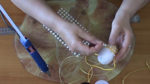 Декоративное пасхальное яйцо в стиле канзаши с полубусинами смотреть онлайн