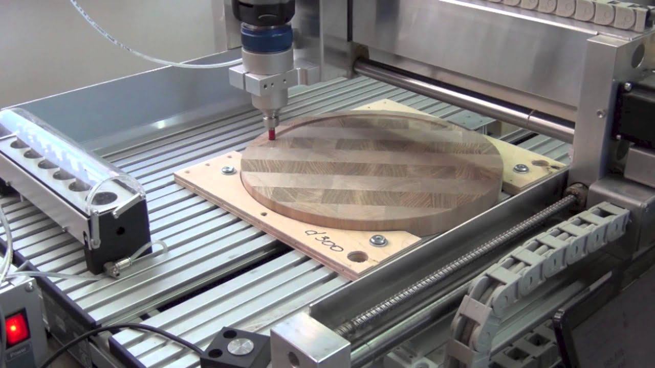 CNC machine: фрезерование желобка на торцевой разделочной доске на станке с ЧПУ смотреть онлайн
